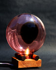 Μοναδικό Επιτραπέζιο φωτιστικό Velora από φυσητό γυαλί & μασίφ ξύλο – Rose/Topaz (35–45 × 20–28 εκ.)